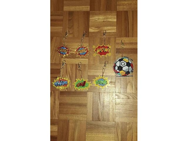 Photo Porte-clés "Pop" et "foot" en diamond painting neufs image 1/1