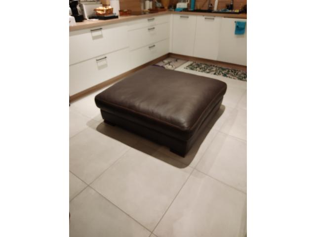 Pouf en cuir marron comme neuf 110x110 très bon état