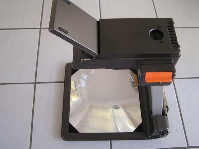 Photo Projecteur à transparents portatif avec mallette - Rétroprojecteur image 1/3