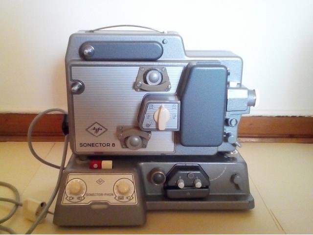 Projecteur de film AGFA Sonector 8 couplé avec un lecteur audio AGFA Sonector Phon qui lui sert de s