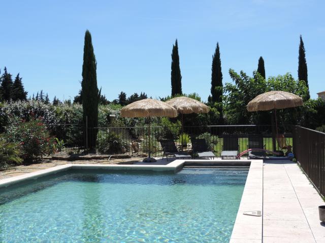 Provence Luberon : piscine et confort 3 *