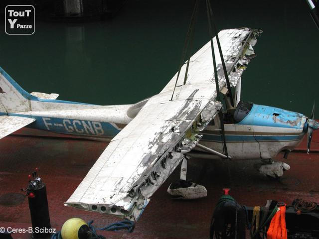 Photo Rachat de vieux avions HS a demanteler ou en pieces image 1/2