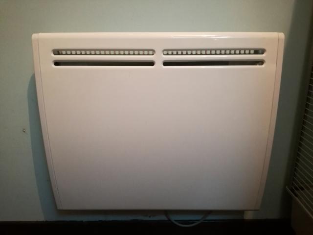 Photo Radiateur avec thermostat programmable via ecran lcd 1000watt. image 1/2