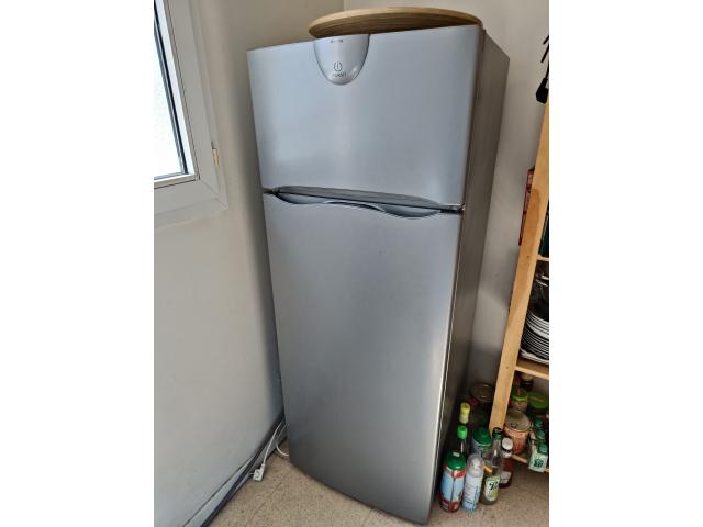 Réfrigérateur/congélateur Indesit - en panne