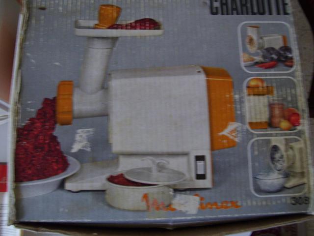 Robot Charlotte Moulinex Vintage Avec hachoir râpes presse agrumes etc