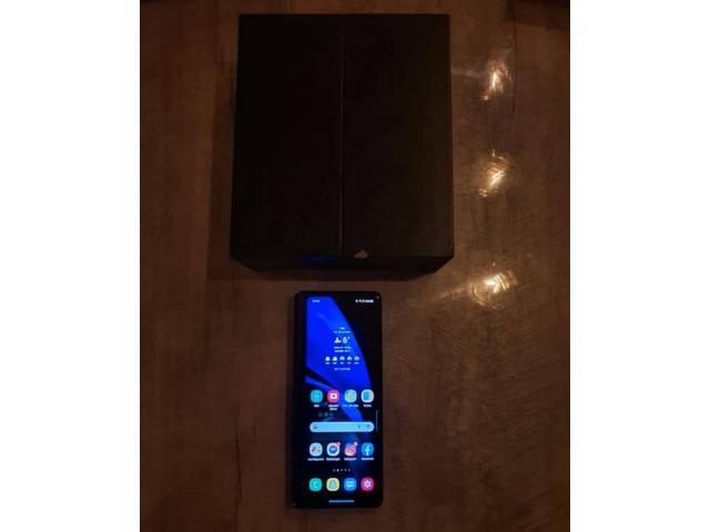 Photo Samsung Galaxy Z fold 2 image 1/3