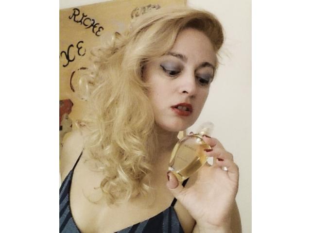 Photo sarah mannequin ronde  modèle coiffure modèle maquillage et défilés image 1/4