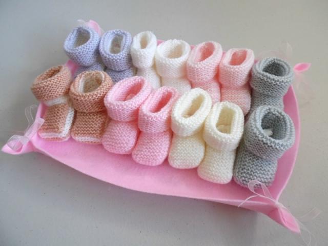Semainier de chaussons bébé tricot laine fait main layette
