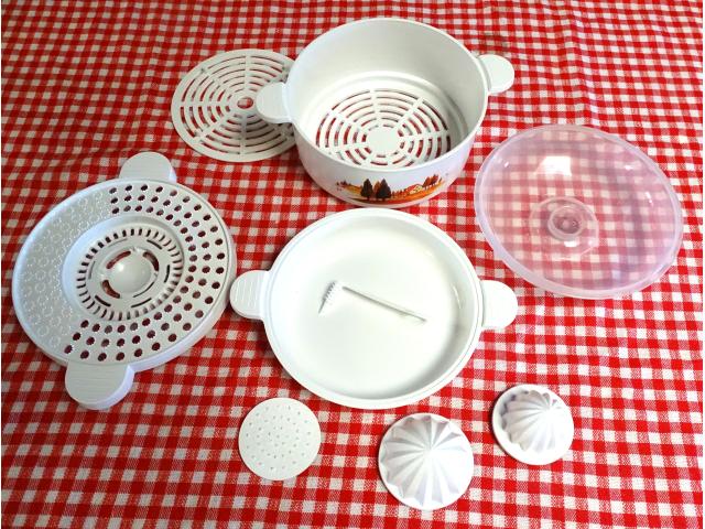 set Cook Ware avec presse citron, oranges, séparateur œufs, râpe, et spirale a concombre