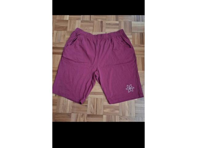 Short framboise avec motif brillant neuf