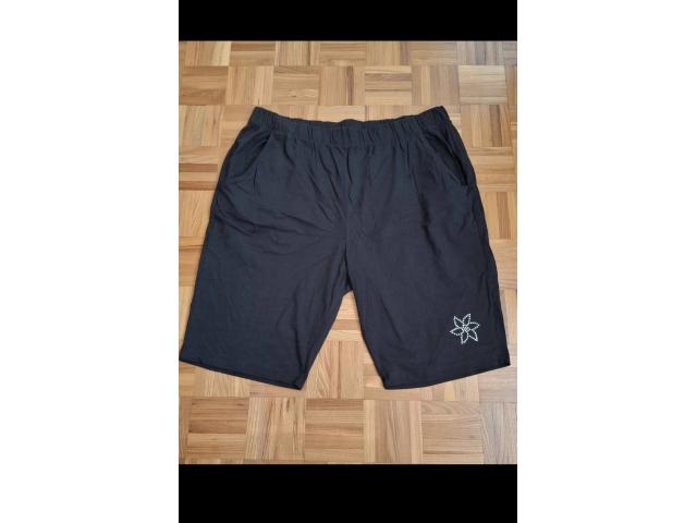 Short noir avec motif brillant neuf