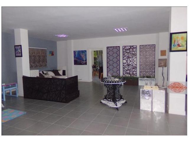 Photo Showroom et bureaux rénovés à  vendre à Sidi Ghanem image 1/6