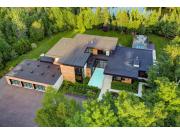 Annonce Somptueuse maison au bord de l'eau dans les Laurentides (Sainte-Adèle, Québec)