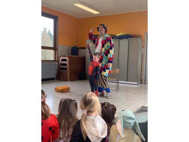 Photo Spectacle de clown, animations de rue, du mime, de la statue vivante, de l'échassier burlesque, de l image 1/6