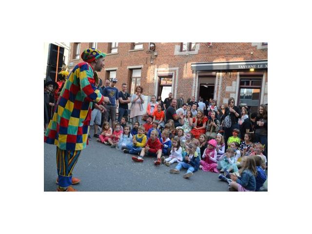 Spectacle de clown, animations de rue, statue vivante, échassier, faux serveur, humoriste, ...