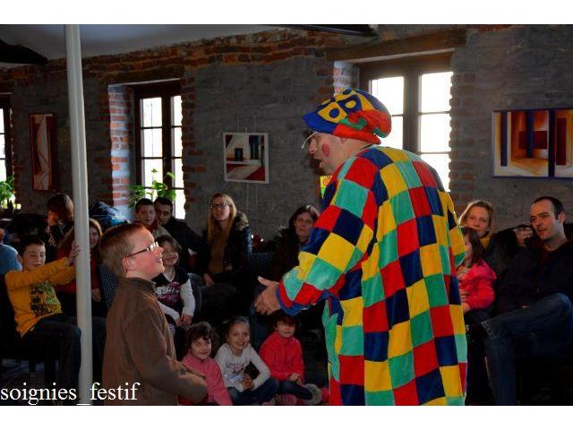 Photo Spectacle de clown, animations de rue, statue vivante, échassier, faux serveur, humoriste, ... image 1/6
