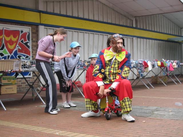 Photo Spectacle de clown, animations de rue, statue vivante, faux serveur, échassier burlesque, du mime po image 1/6