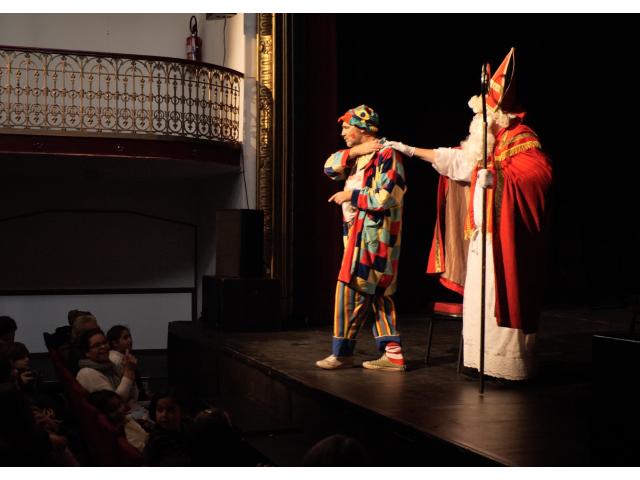 Spectacle de clown pour égayer votre fête de Saint Nicolas, Noël,... Animations de rue burlesques lu