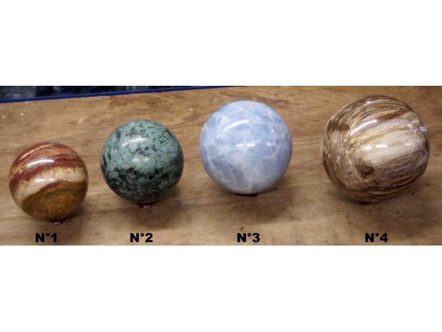 sphère en bois fossilisé, calcite ou turquoise - D: 10 à 14 cm