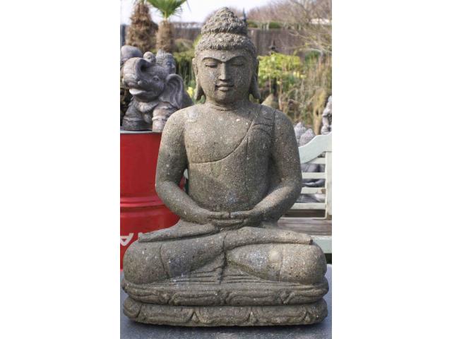 Statue de Bouddha assis en pierre de lave naturelle - H: 61 cm