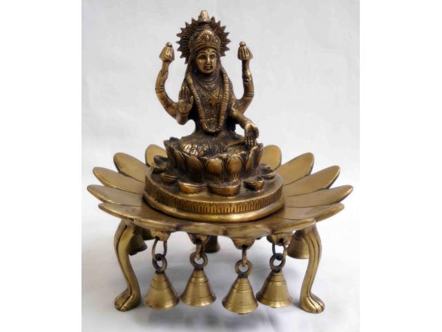 Photo Statue de la déesse Laxmi ou Lakshmi en bronze - H: 24 cm image 1/4