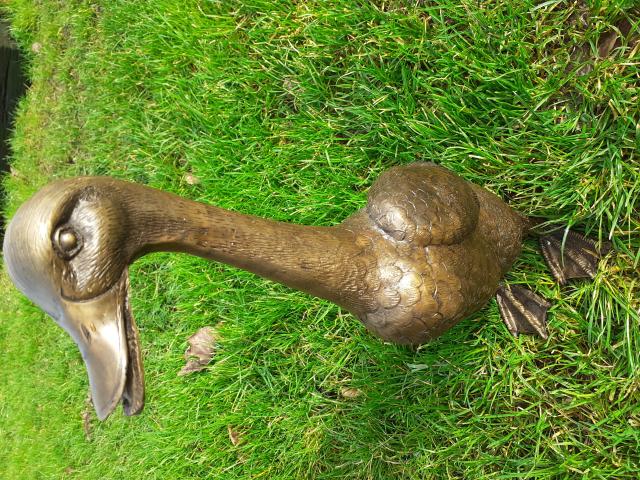 STATUE EN BRONZE REPRESENTANT UN CANARD