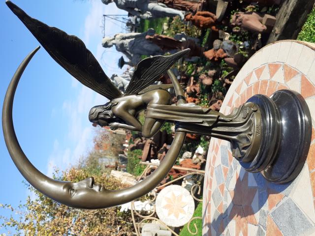 STATUE EN BRONZE SIGNE SUR SOCLE EN MARBRE