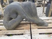 Annonce STATUE EN PIERRE PATINEE(jeune dame, longs cheveux)