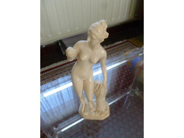 Statue representantune femme  EVE