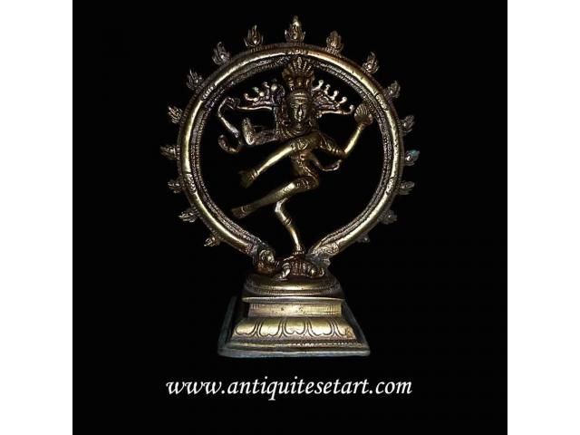Photo Statuette de Shiva Nataraja en bronze doré image 1/6