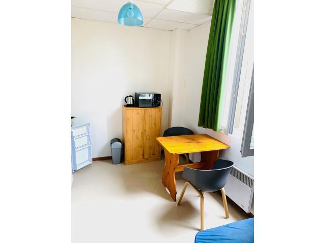 Studio meublé et occupé