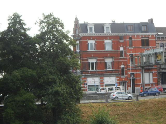 Studios rénovés, 1ère occupation, face au parc de la Boverie