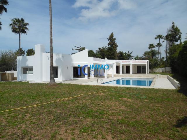 Sublime villa de 2200 m² à louer située à Souissi