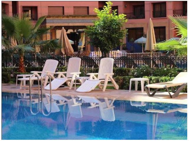 SUPERBE APPARTEMENT MEUBLÉ AVEC PISCINE À L