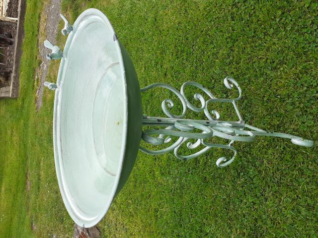 SUPERBE BAIN D'OISEAUX EN METAL PATINE