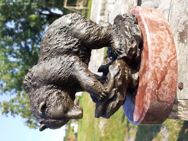 SUPERBE BRONZE ANIMALIER SIGNE,L'OURS AU SAUMON