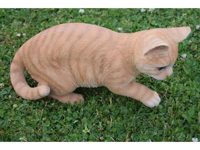 Superbe chat roux tigré en polyrésine de grande qualité