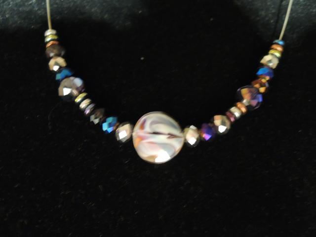 Photo Superbe collier tout en perles de verre image 1/3