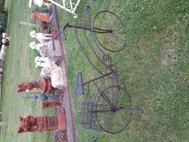 SUPERBE SUPPORT PLANTES EN FER FORGE PATINE