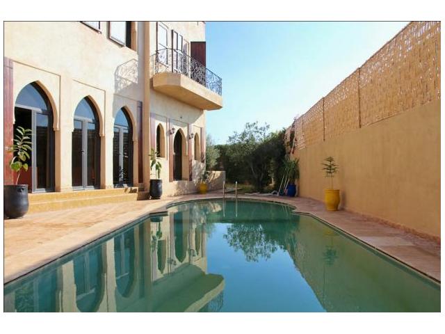 Superbe villa avec jardin et piscine à Targa