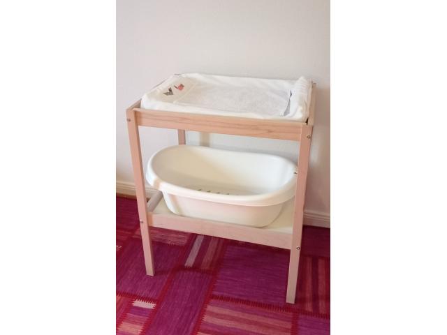 Photo Table à langer - baignoire - pèse bébé (Limpertsberg) image 1/3