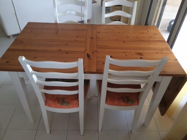 Photo Table à manger et 4 chaises image 1/1