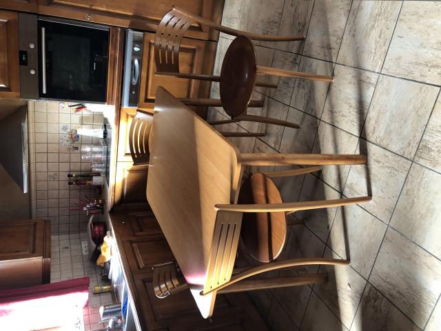 Photo Table de cuisine + 4 chaises image 1/3
