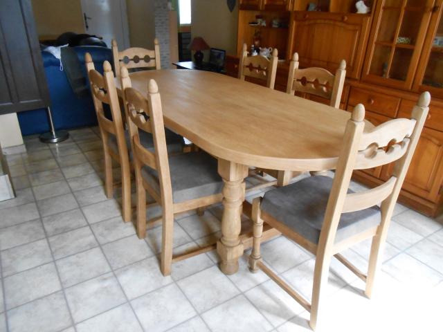 table de salle a manger en chêne massif + 6 chaises
