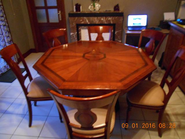 Table de salle à manger octogonale en NOYER + 6 chaises