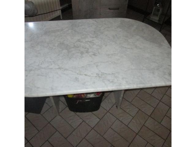 table  en pierre grise