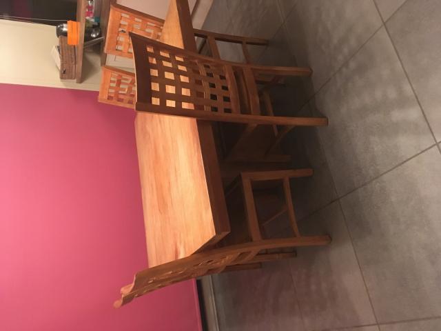 Table et chaises en véritable teck