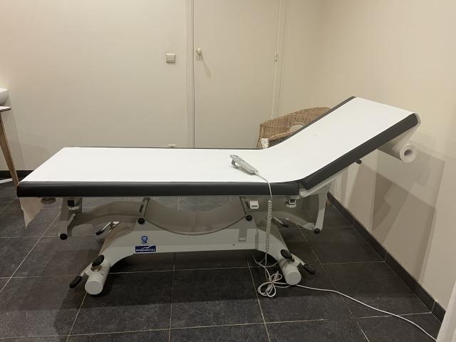 table médicale  électrique et tabouret roulette