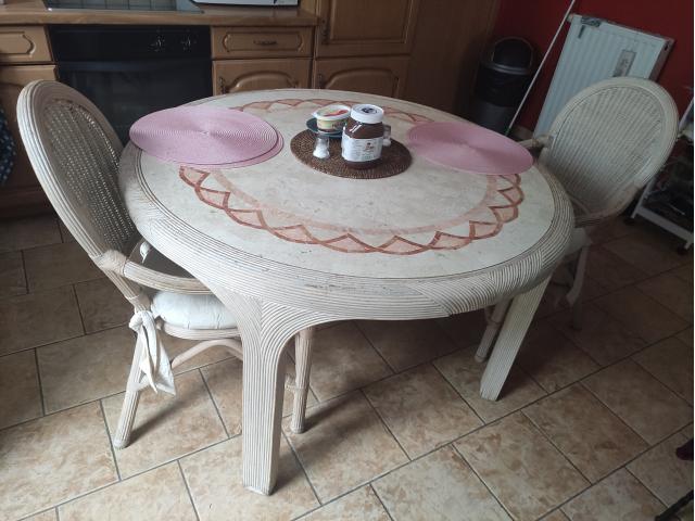 Table rosier marbre 2 chaises