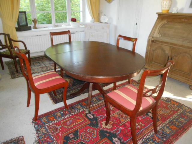Photo tables a manger + chaises image 1/1